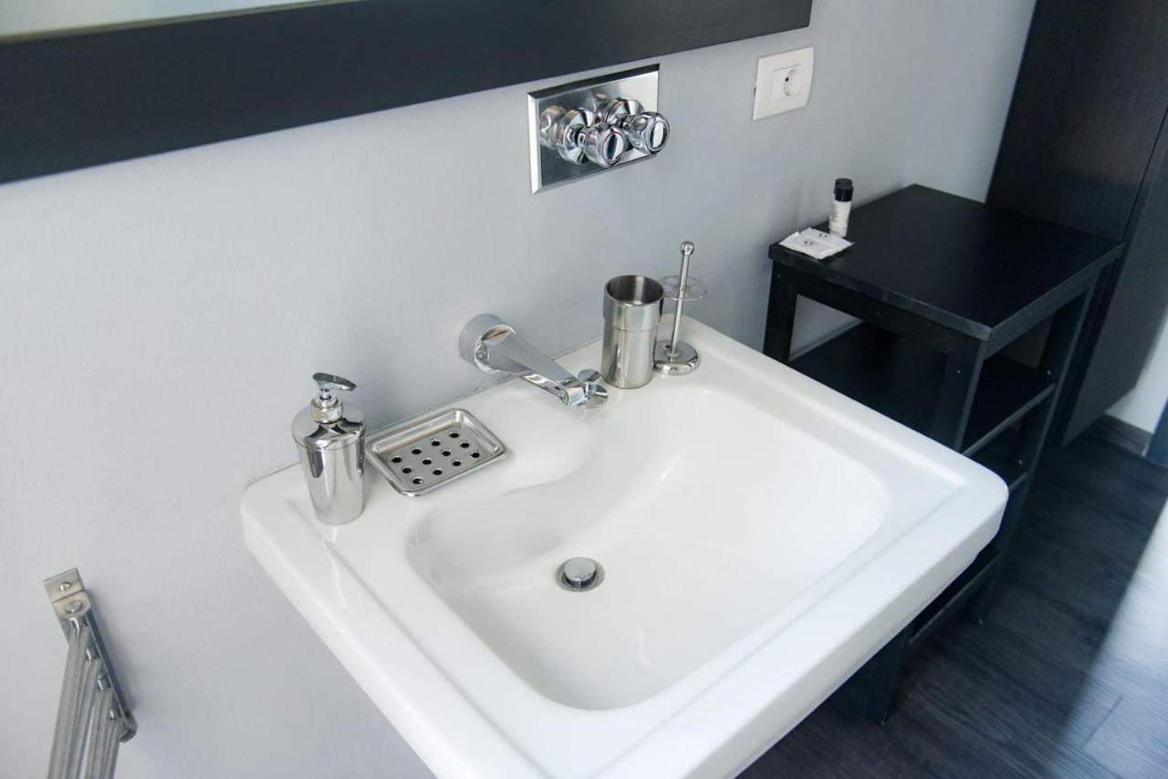 Via Mentana 32 - The House Of Travelers Apartment Como Ngoại thất bức ảnh